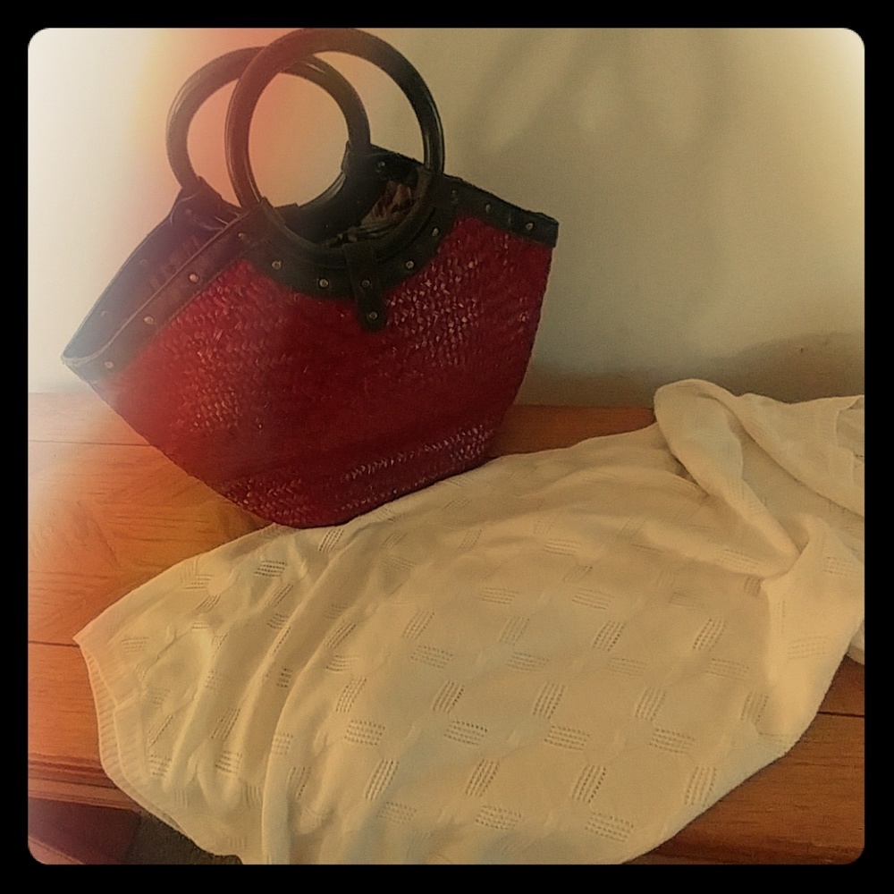 Red straw purse